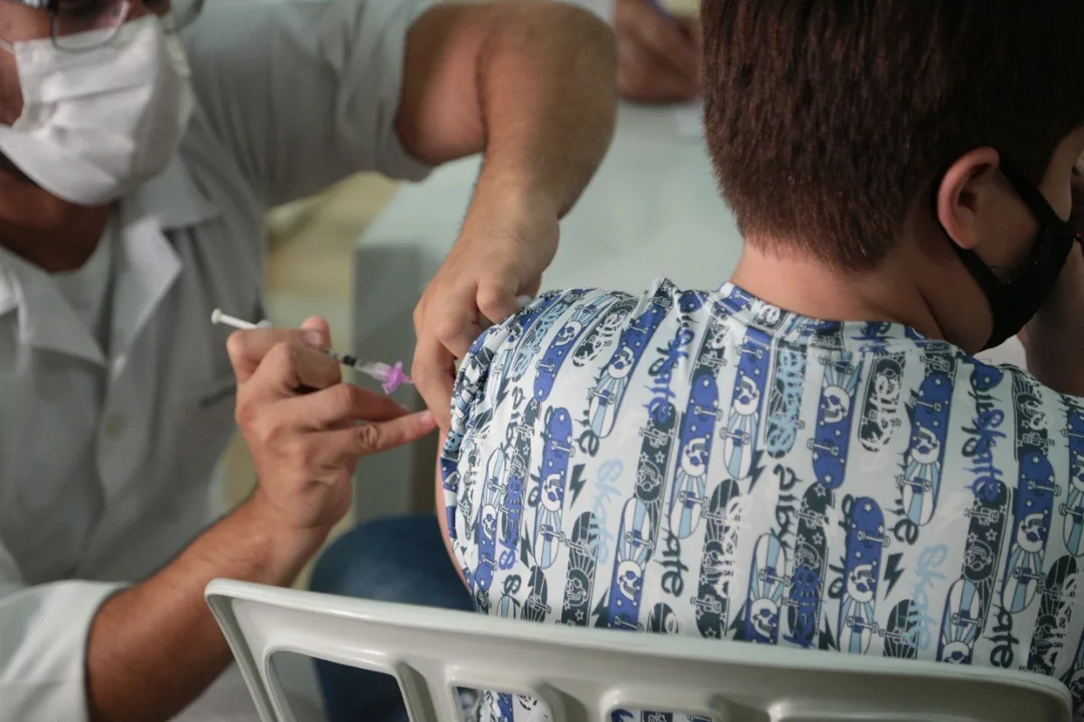 Projeto propõe que vacinação contra Covid-19 de crianças dependa de autorização dos pais em Manaus