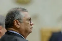 Moraes e Mendonça batem boca durante julgamento no STF; assista