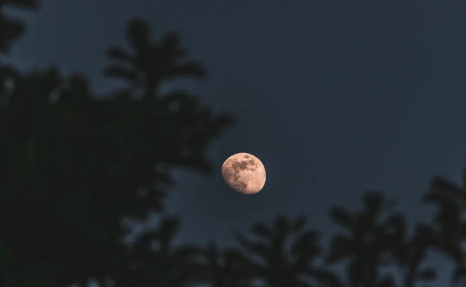 Eclipse lunar acontece hoje e com apagão no Brasil; veja como acompanhar e o horário