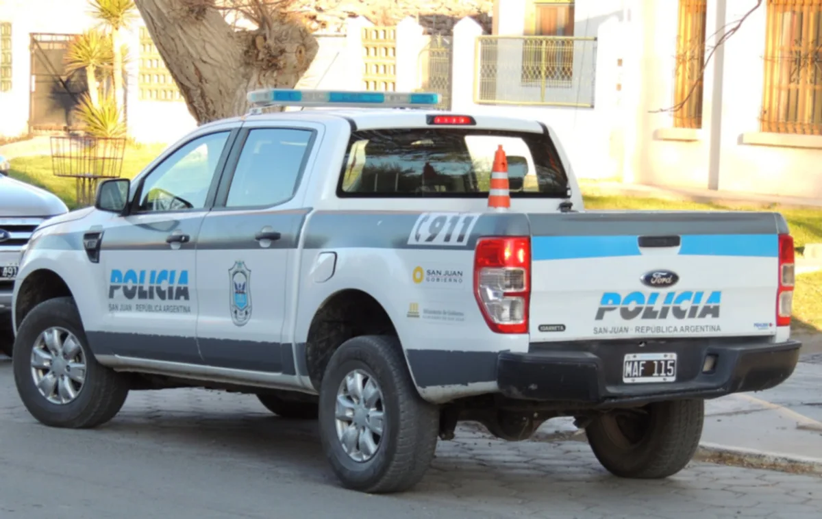 Una mujer resultó herida tras quedar en medio de un tiroteo entre grupos rivales en San Juan