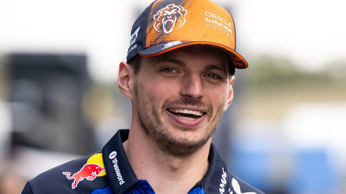 Verstappen signs new Red Bull contract