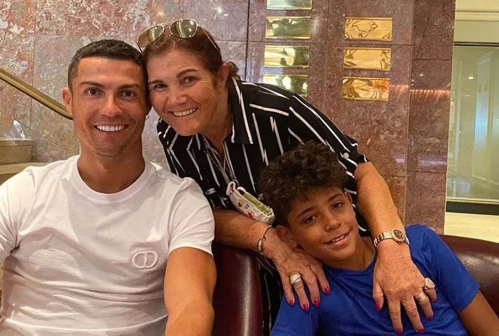 Mãe de Cristiano Ronaldo desabafa sobre crise com Jorge Jesus: "Sempre foi o herói, e não dão valor a ele"