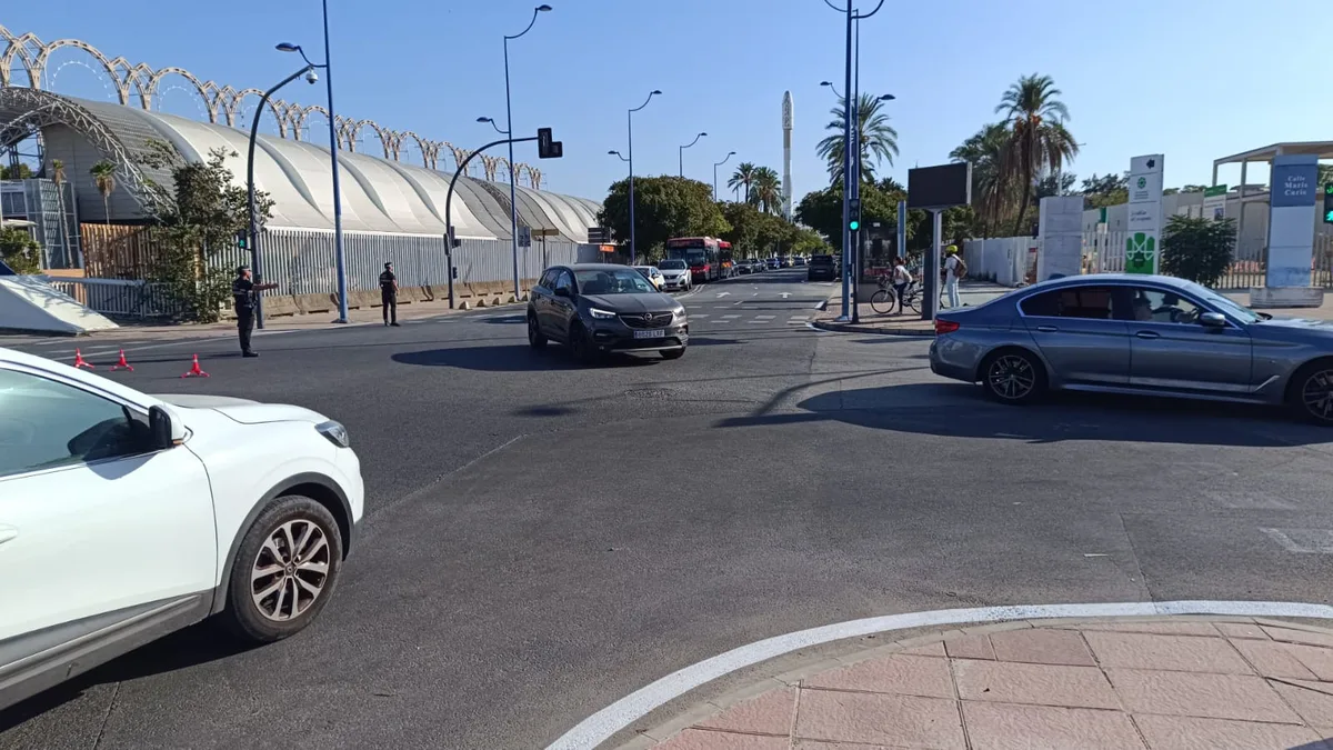 Tráfico fluido, con algunas retenciones, con el nuevo plan de accesos al Estadio de la Cartuja