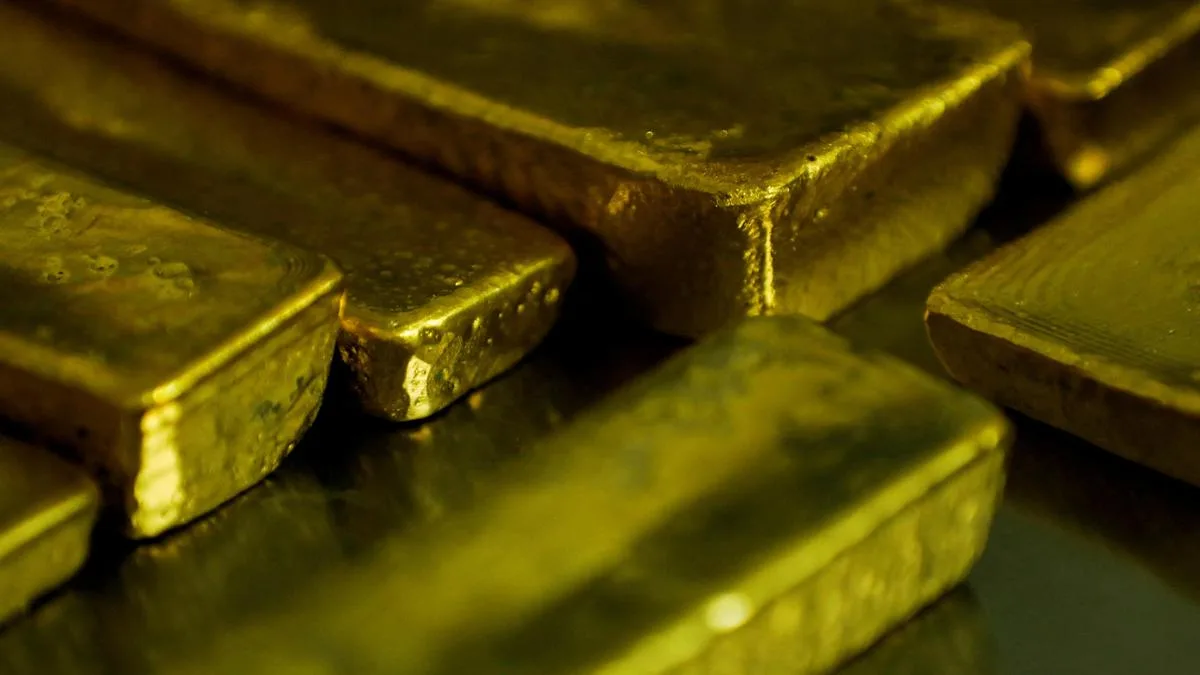 DRI officials seize 5.832 kg of gold worth ₹8.98 crore near Visakhapatnam