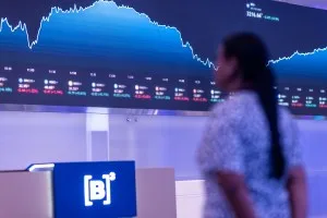Ibovespa sobe e busca recuperação após 10 baixas seguidas – mas mercado segue cautela
