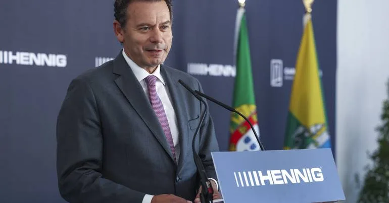 Montenegro vai à tomada de posse do Presidente são-tomense
