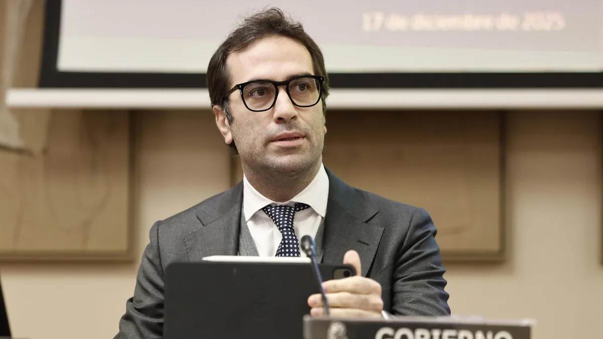 Carlos Cuerpo, 46 años, sobre su infancia: "Mis padres emigraron a Suiza, para mí fue un 'shock'. El día que nos fuimos mi abuela solo lloraba"