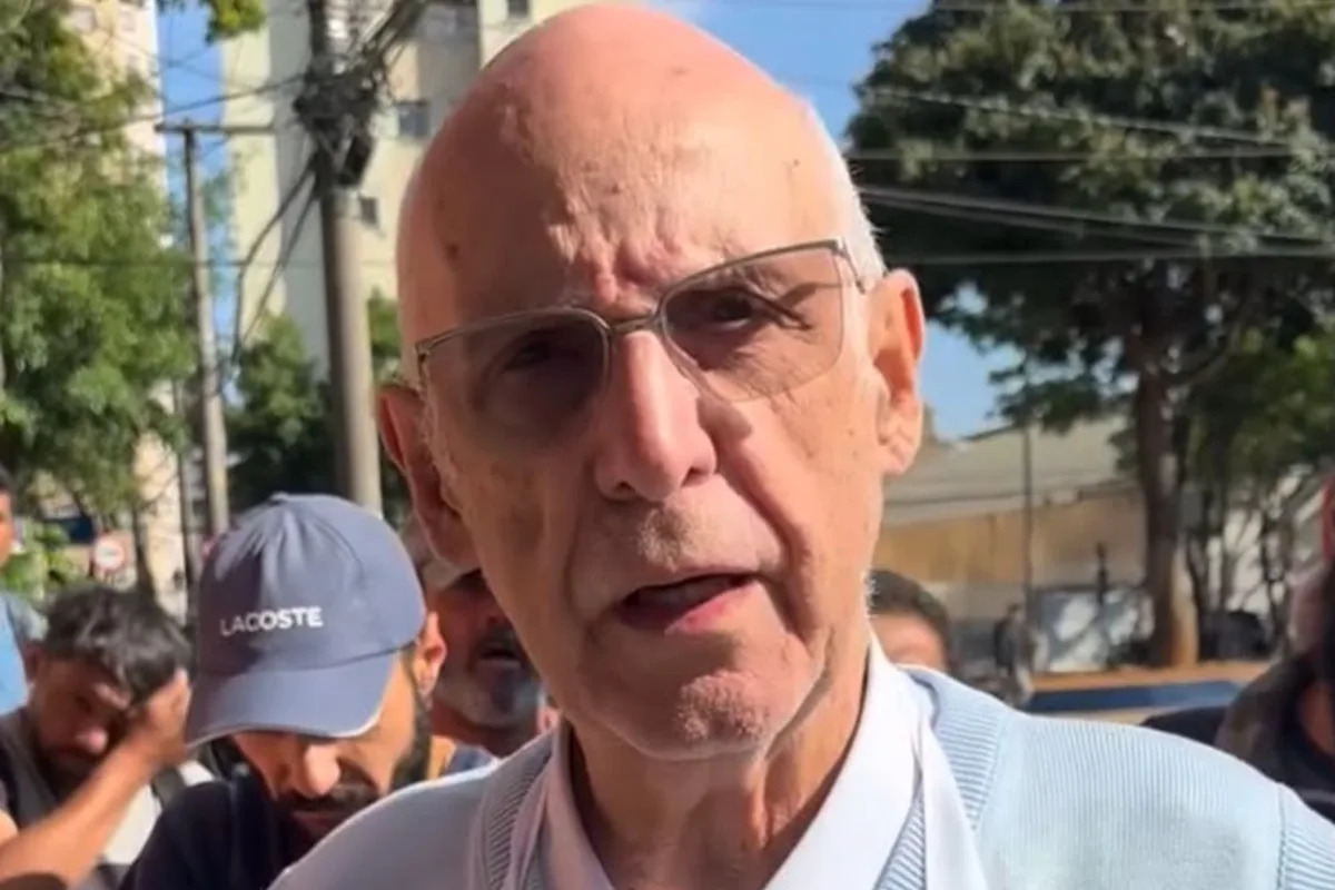 Padre Júlio continua proibido de usar as redes e fazer lives. Entenda