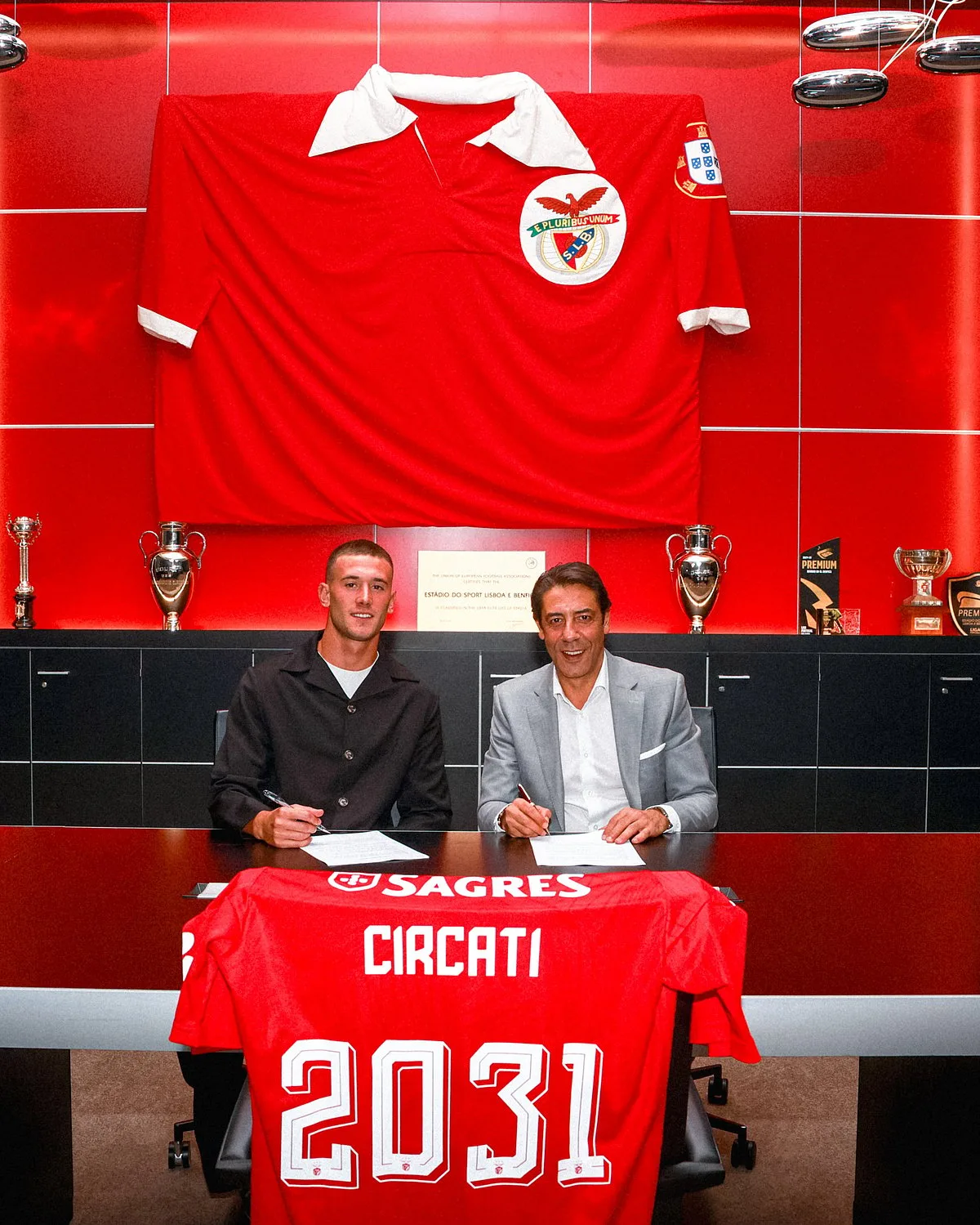 Benfica contrata central australiano Alessandro Circati ao Parma