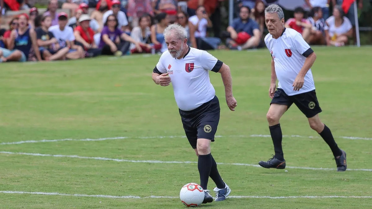 Lula negocia pagamento de dívida de R$ 600 milhões de time do coração