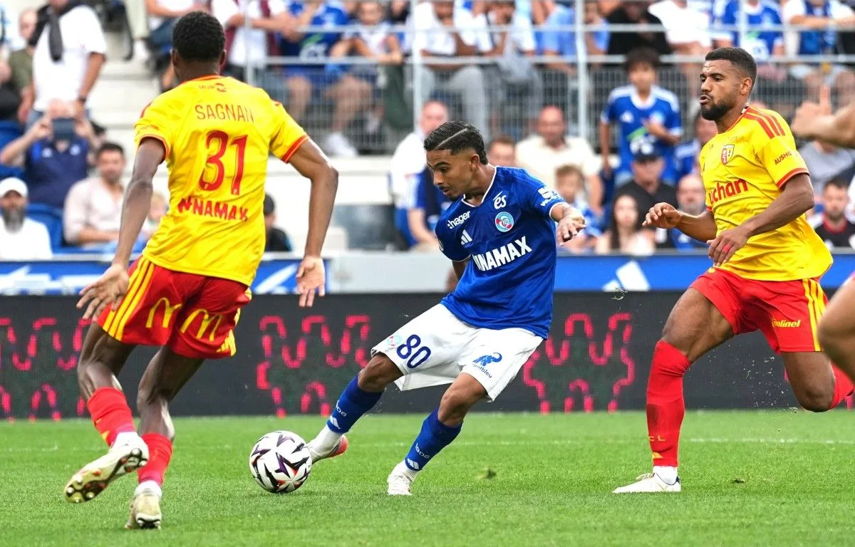 EN DIRECT Strasbourg - Lens : A 200 à l'heure au retour des vestiaires, Strasbourg égalise grâce à Yassine... Suivez le match avec nous...
