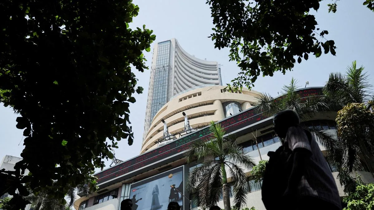Markets end on mixed note; Nifty up 76 points, Sensex dips