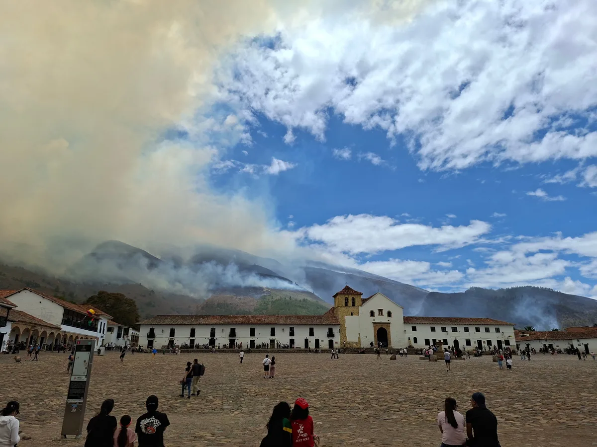 Villa de Leyva declaró calamidad pública por incendio en el cerro San Marcos: Anunciaron medidas de seguridad para los habitantes