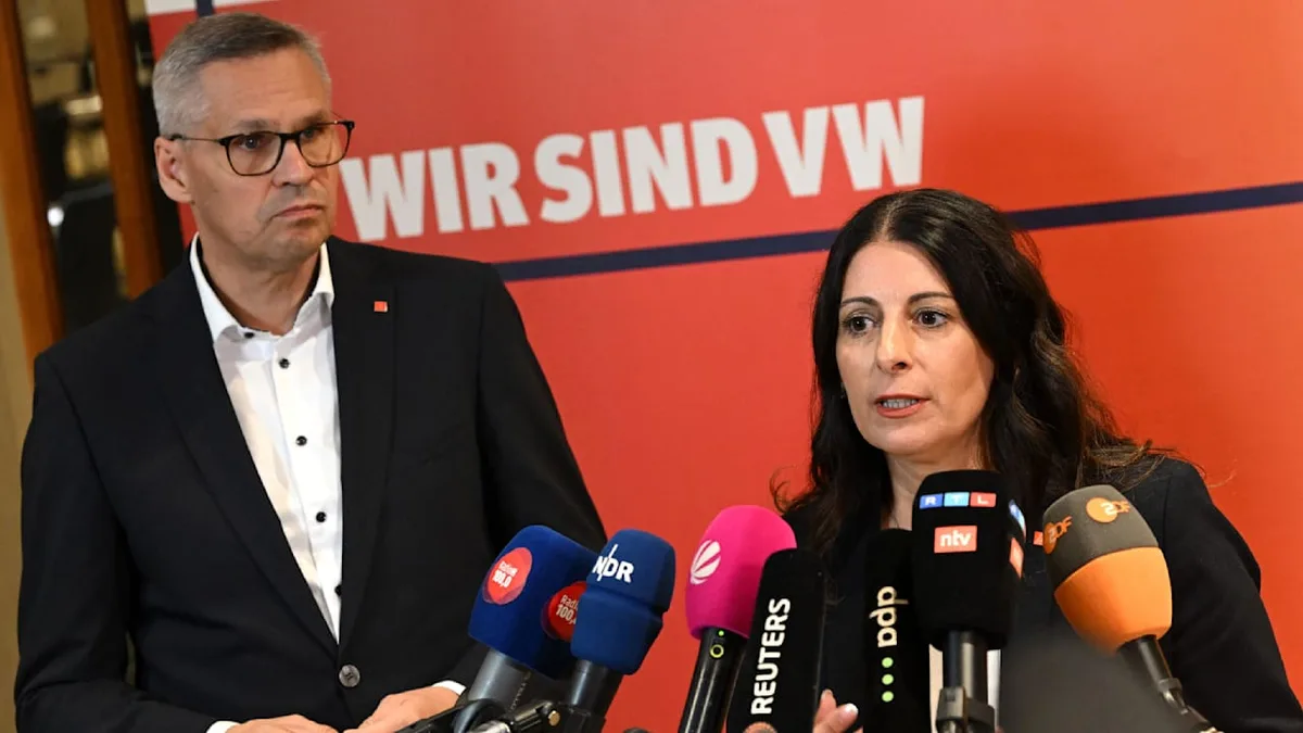 Es geht um Zusagen im Tarifvertrag - Betriebsrat bestellt VW-Vorstand zum Rapport