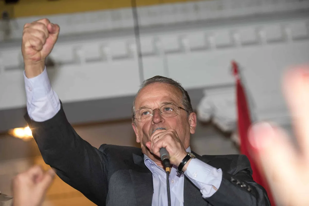 “Guerra” eleitoral é entre “democracia liberal e republicanismo e quem admite fascismo e ditadura”, diz Tarso Genro