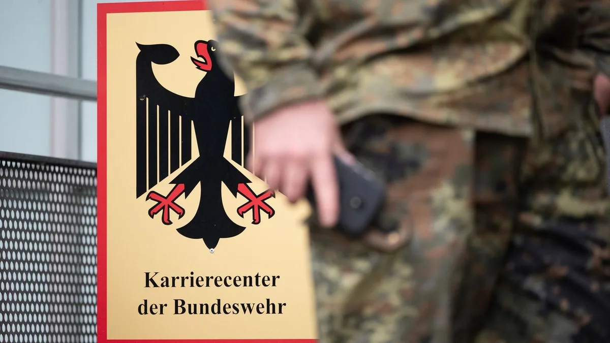 Kriminalität: Karrierecenter der Bundeswehr mit Farbbeuteln attackiert