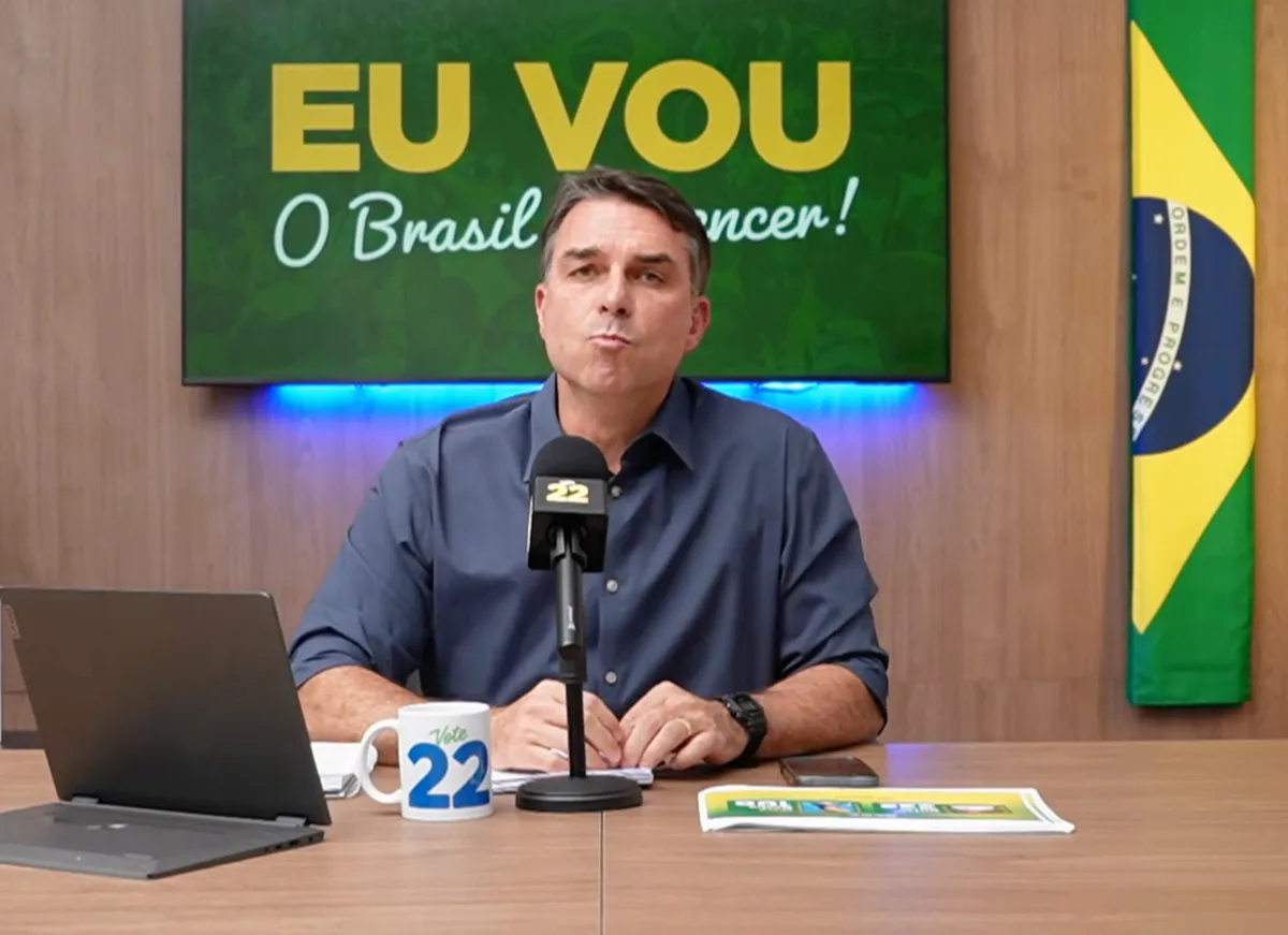 Flávio Bolsonaro pede a Dino fim do sigilo sobre caso “Dark Horse”