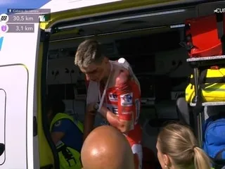VIDÉO. Séisme sur la Vuelta : Tadej Pogacar chute lourdement sur la 8e étape du Tour d’Espagne et abandonne !