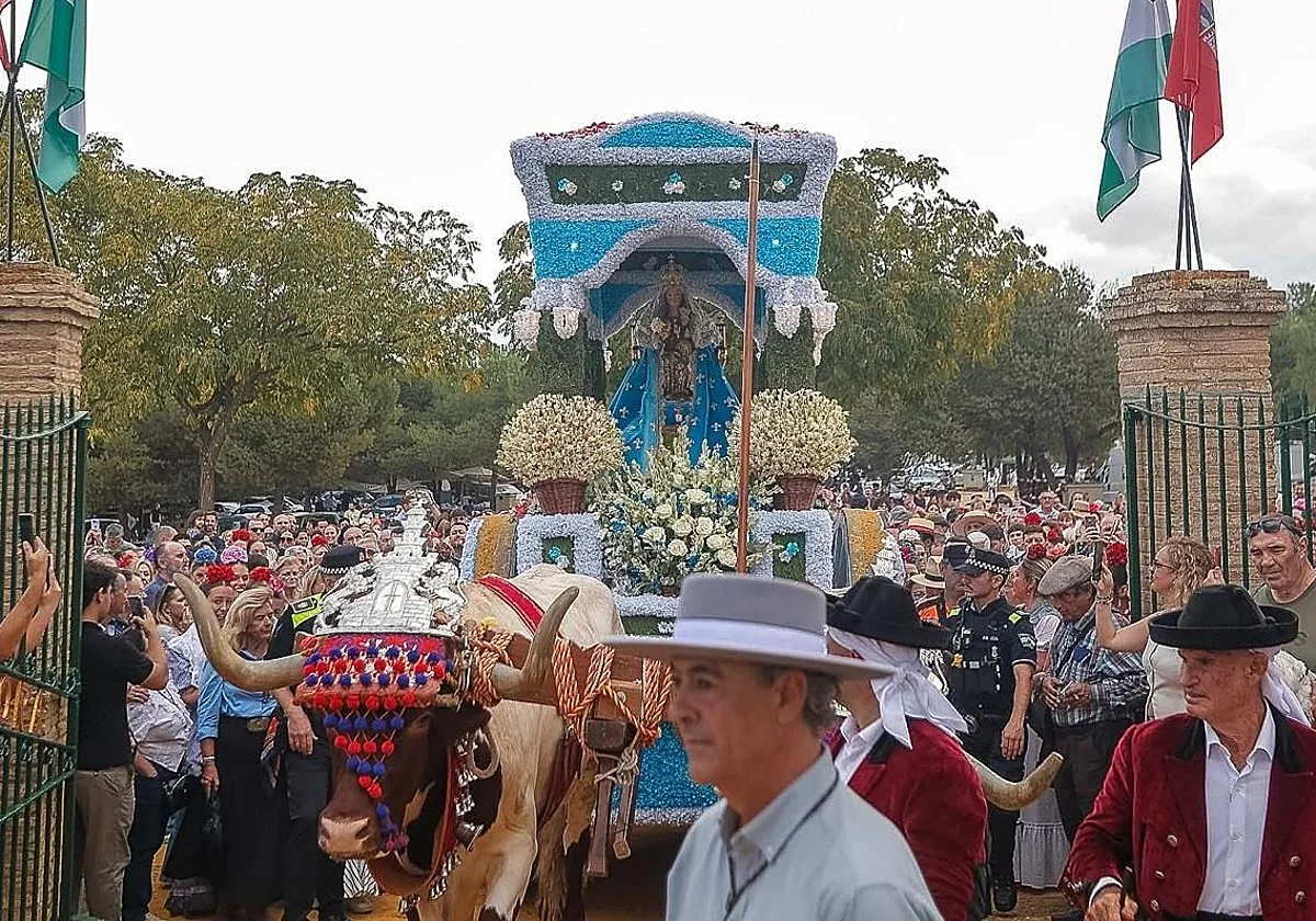 La emoción desborda Dos Hermanas en la salida de la Virgen de Valme