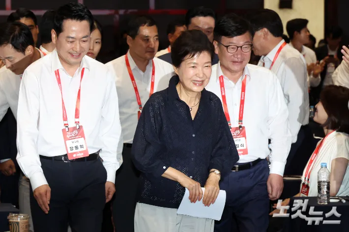 '새로운 보수' 외치더니…박근혜·MB 소환한 국민의힘