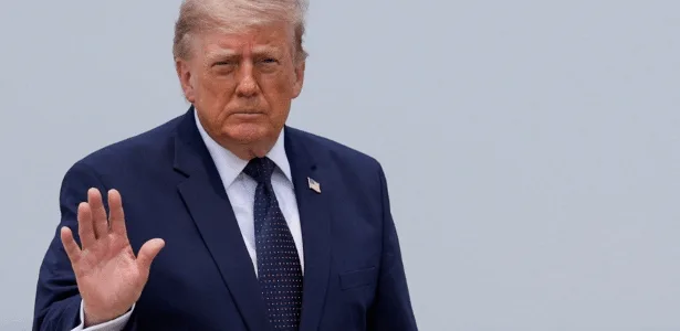 'Algo fora do normal': repórter relata viagem em avião abandonado por Trump