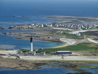 « Si on ne peut pas vieillir sur place, on va les perdre » : le défi des îles bretonnes