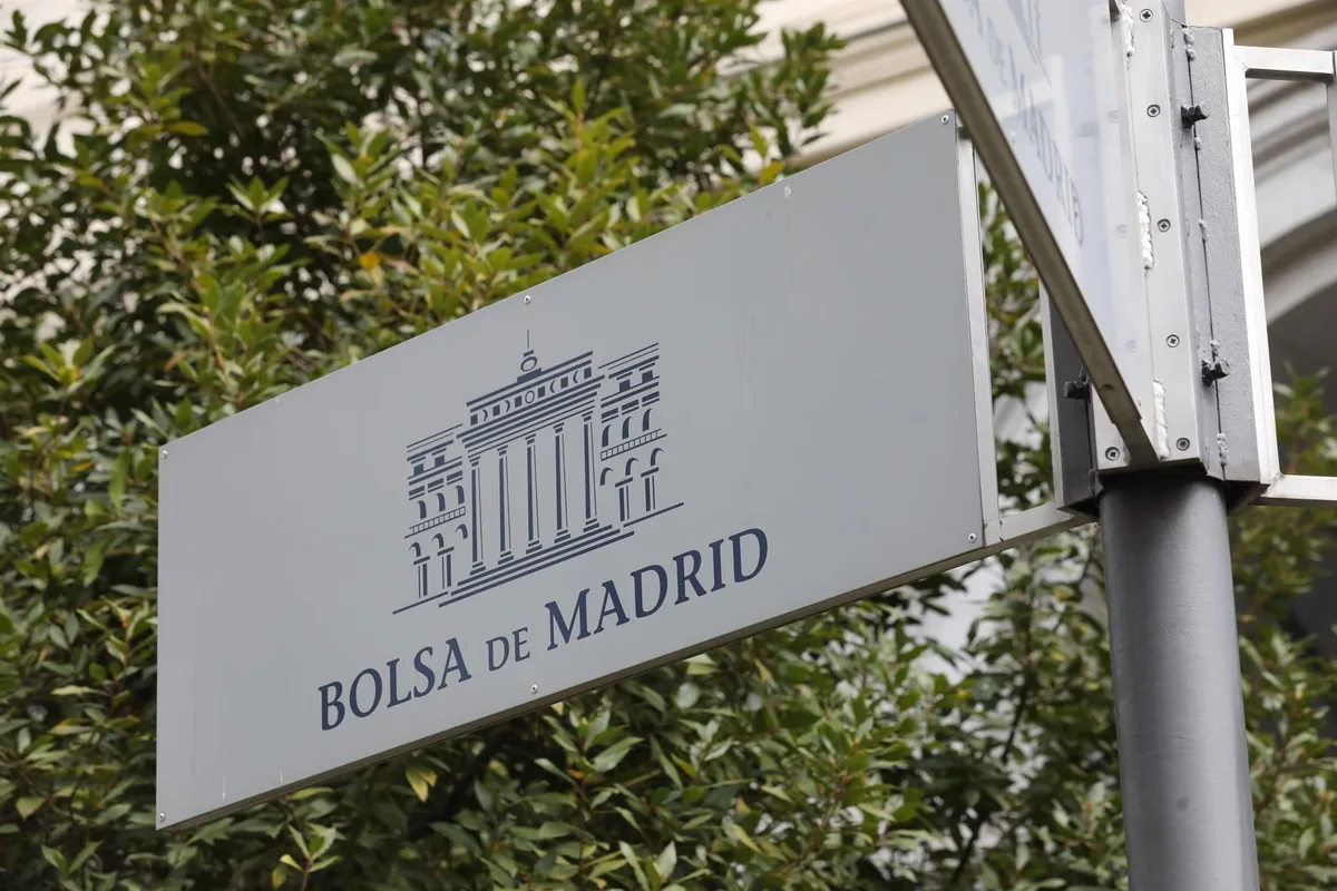 El Ibex 35 abre al alza (+0,1%) y acecha los 20.000 puntos, con el petróleo a menos de 93 dólares