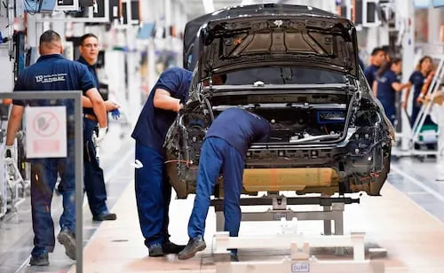 Las automotrices van por mercado nacional ante la caída de exportaciones