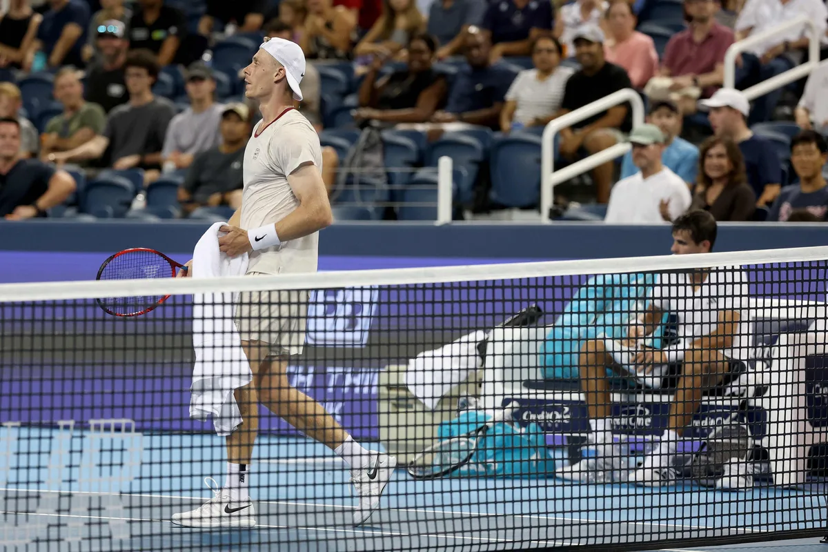El enojo de Shapovalov con Jódar por las interrupciones del español por culpa de sus zapatillas