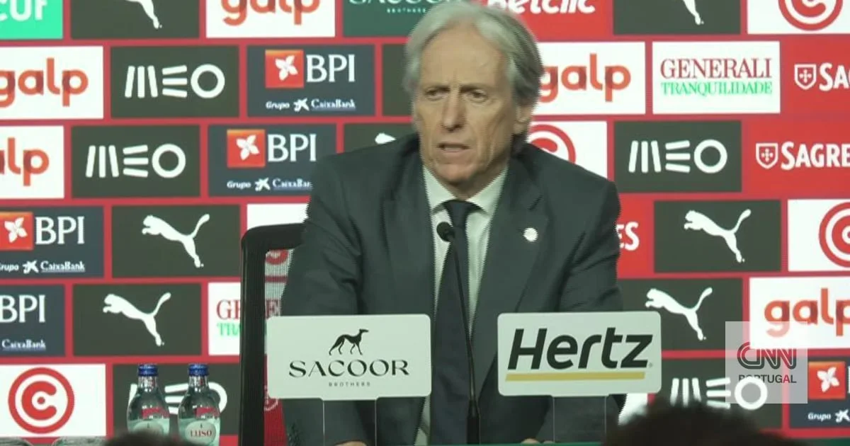 «Convocar 44 jogadores não tem lógica nenhuma»