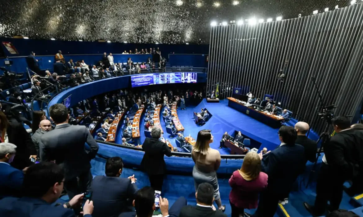 Senado aprova PEC do fim da escala 6×1 em vitória histórica para Lula e trabalhadores