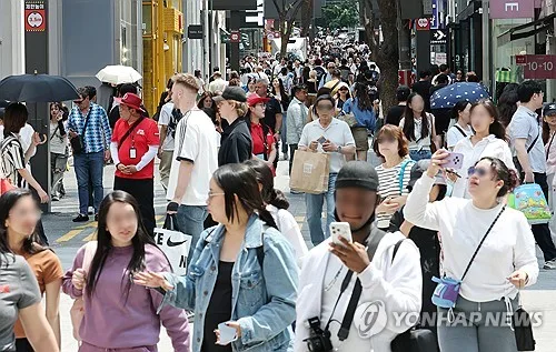 같은 K열풍인데 주가는 딴판…K뷰티 웃고, K콘텐츠 울고