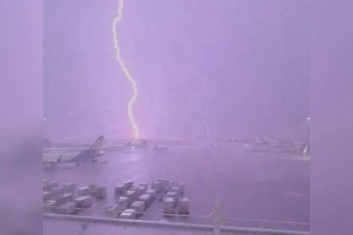 B.C. storm causes new wildfires, airport delays after more than 7K lightning strikes