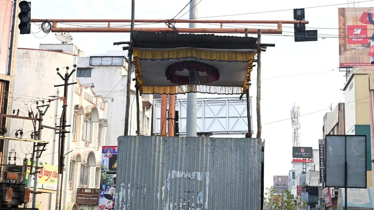 Erode district police install watchtowers to monitor crowds ahead of Deepavali