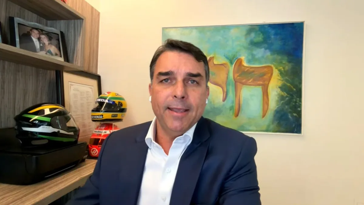 Flávio Bolsonaro aparece filiado ao partido Missão