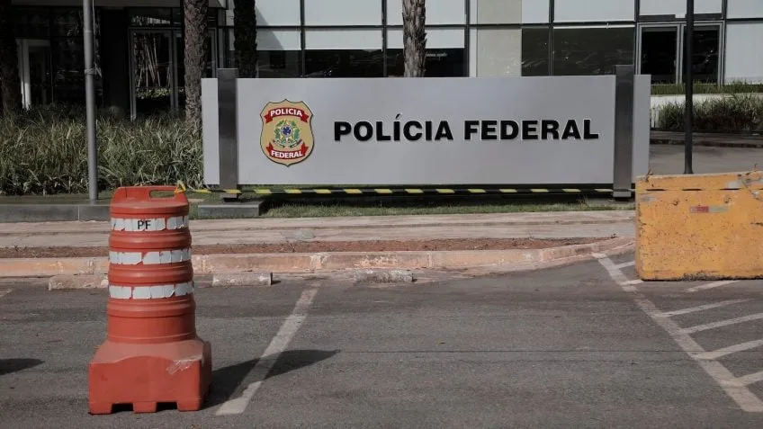 PF indicia empresário conhecido como Rei do Lixo e mais 24