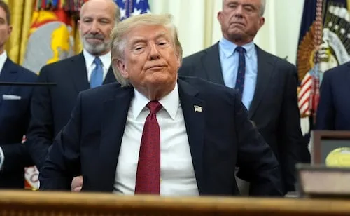 Trump sugiere que podría retirar apoyo a la soberanía británica de las Malvinas; "siempre reviso todas las posiciones", dice