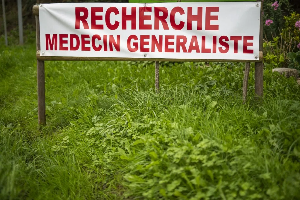 Déserts médicaux : "Le prochain quinquennat devra faire de cette lutte une priorité"