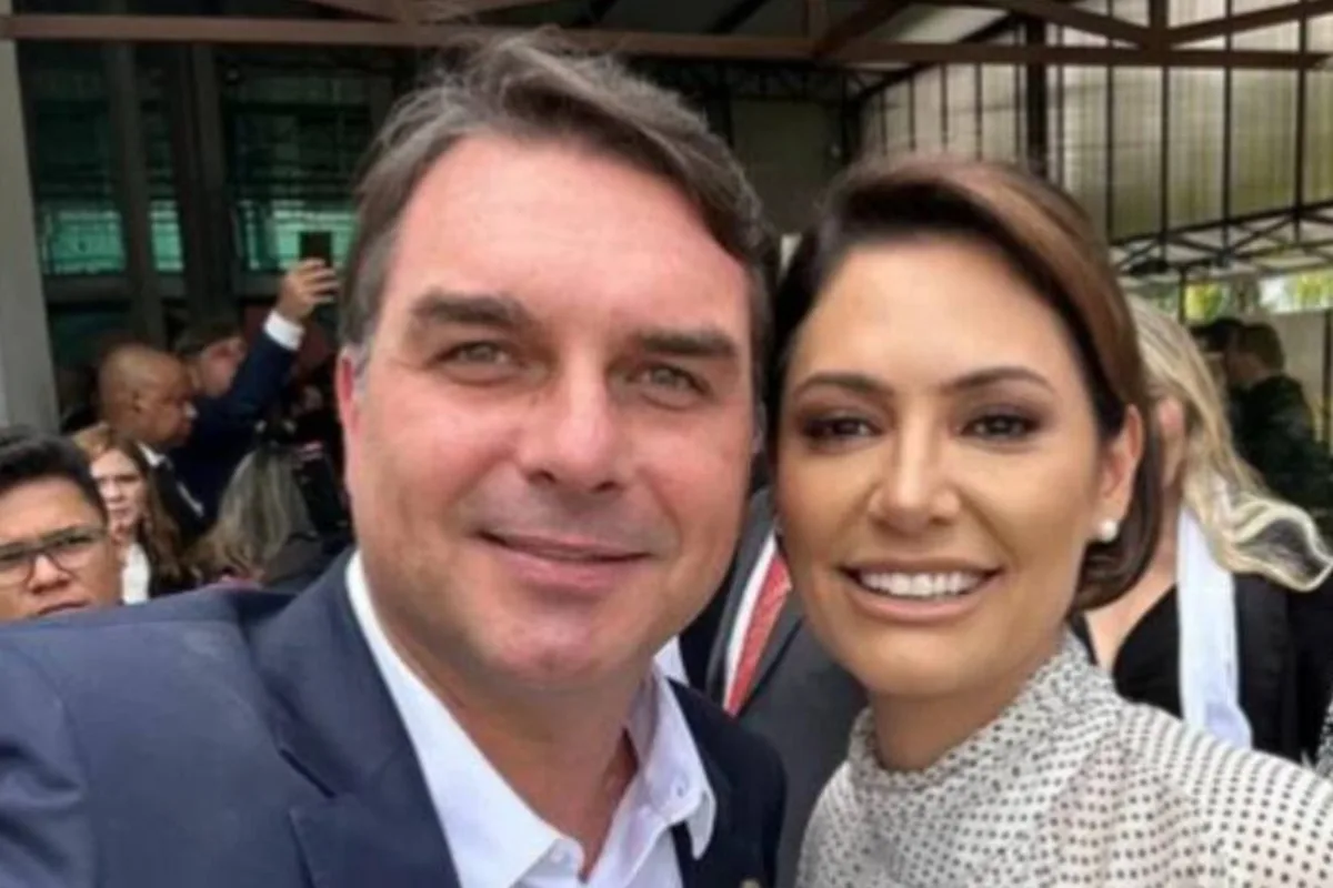 Flávio elogia Michelle e diz que ela terá "acesso direto à Presidência"
