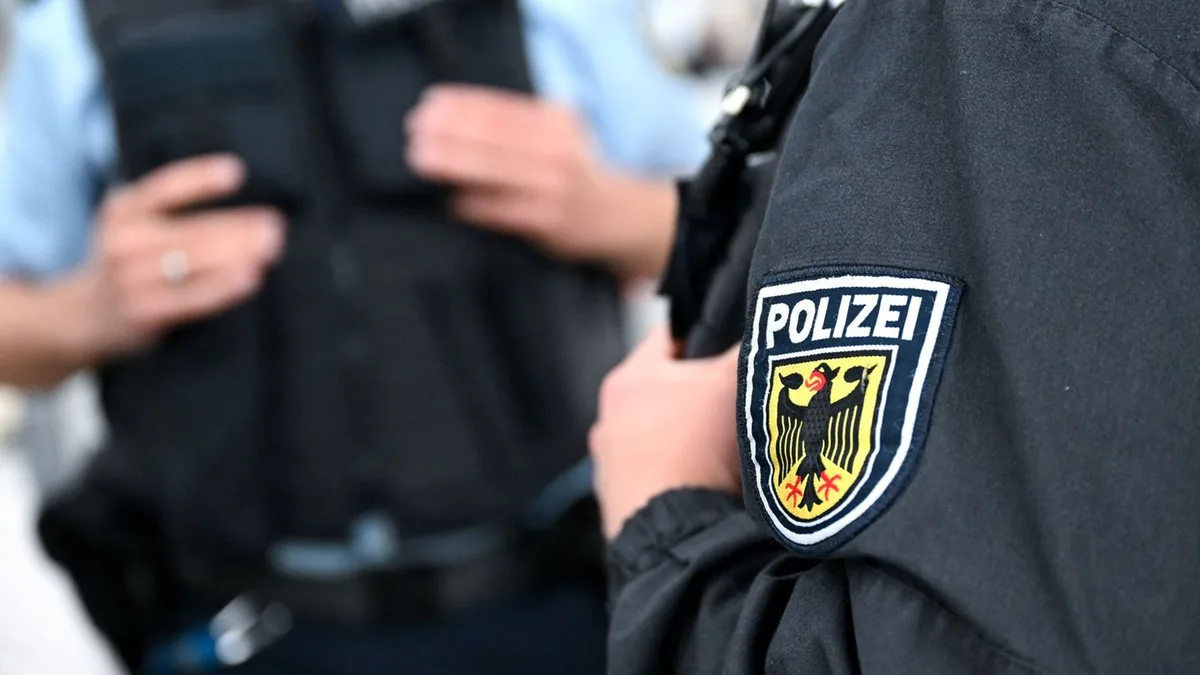 Im Hauptbahnhof Osnabrück: Mann mit Softair-Waffe im Zug löst Großeinsatz aus