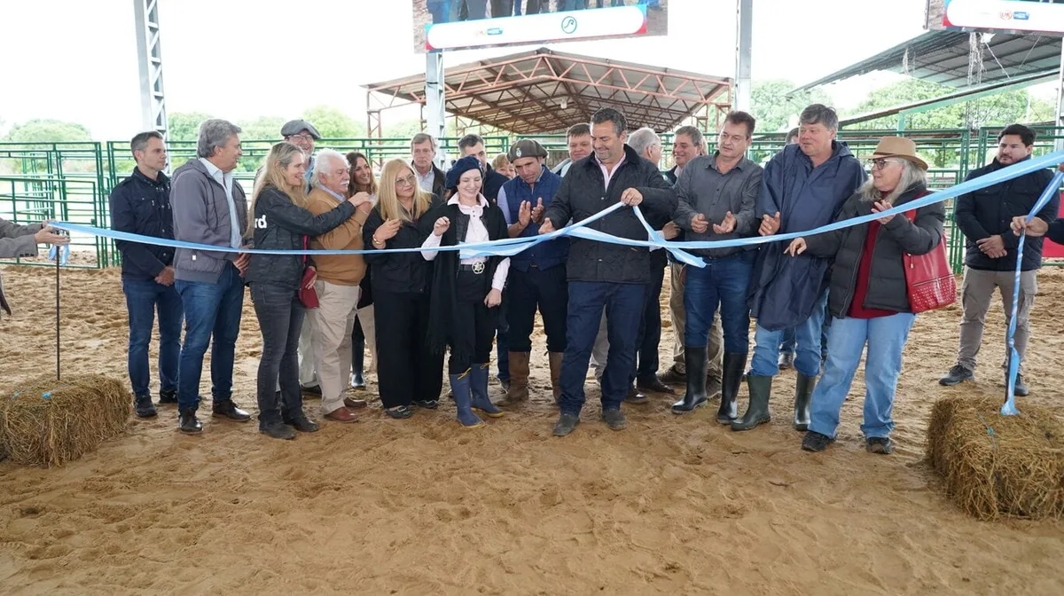 Con fuerte apoyo político y empresarial, inauguraron la Exposición Nacional Braford de Primavera en Chaco