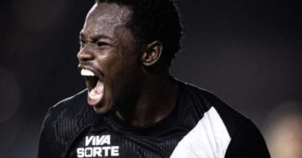 Andrés Gómez valoriza luta do Vasco contra o Vitória: "Espetacular"