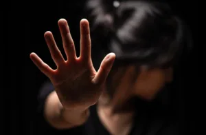 Vítimas de feminicídio: como menores órfãos podem requerer pensão