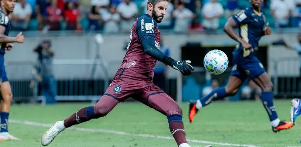 Goleiro do Remo revela elogio de Ceni por 'melhor defesa em 10 anos'