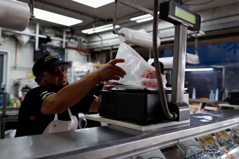 El consumo de carne vacuna cayó y los carniceros advierten un fuerte cambio de hábitos: “Los que compraban dos kilos ahora llevan uno”