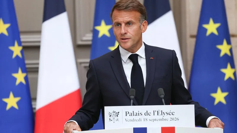 "La division nous rendra moins forts": Emmanuel Macron appelle à "rester unis" face aux crises successives