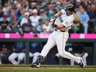 Cal Raleigh hits career-high 3 homers for the Mariners against the Phillies