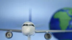 Com voos mais caros, aéreas brasileiras driblam a turbulência do petróleo (mas não a da rentabilidade)