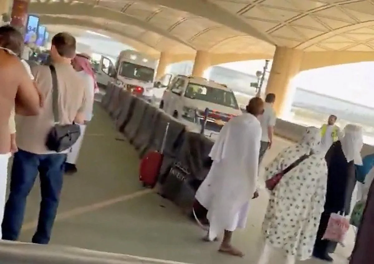 Al menos 12 muertos y más de 300 heridos por el ataque de los hutíes al aeropuerto de Riad, el más mortífero en una década