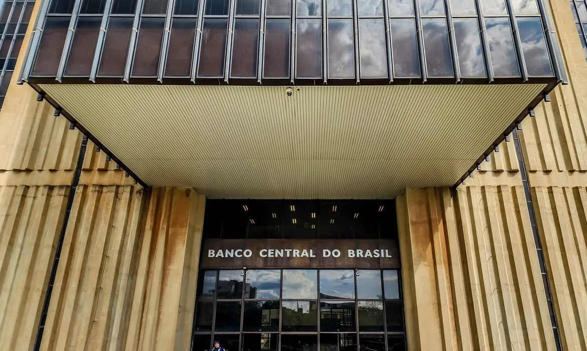 Com inflação sob controle, BC reduz taxa Selic pela quinta vez seguida, para 13,75%